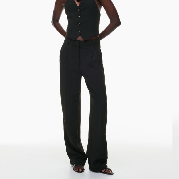 Aritzia Pants - BRAND NEW Aritzia Effortless Pants